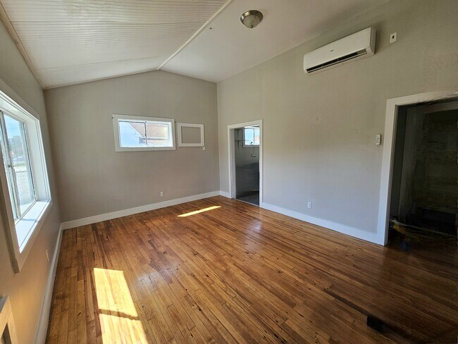 Foto del edificio - 2109 Anderson Ave