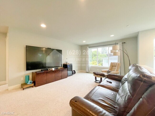 Building Photo - 4 br, 2.5 bath House - 8813 223rd Pl SW -