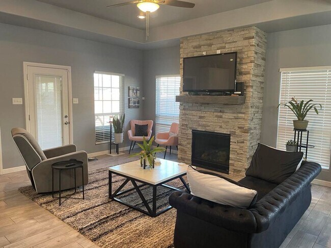 Building Photo - Charming South Lubbock Home