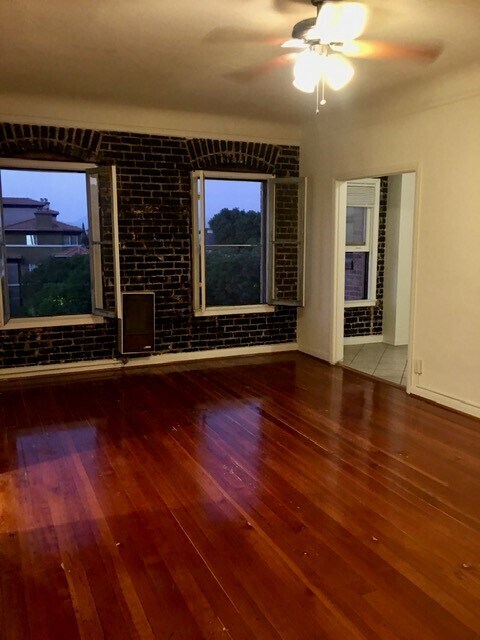 Foto del edificio - 608 S Dunsmuir Ave