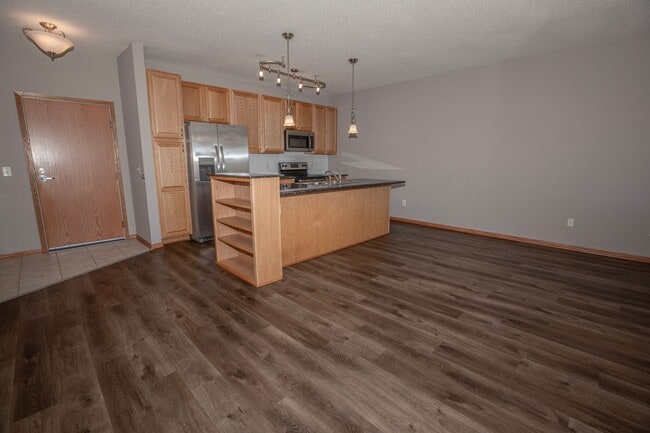 Interior Photo - Granite Shores