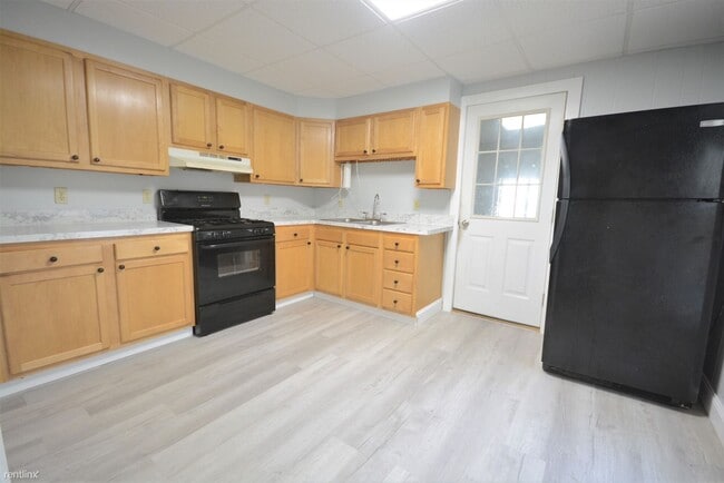 Building Photo - 3 br, 1 bath Duplex - 514 S Albany St  + O...