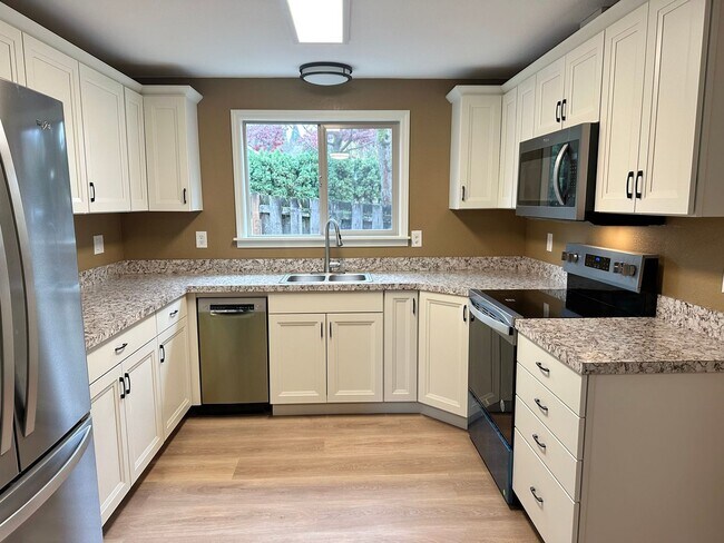 Foto del edificio - Remodeled 3 Bedroom SW Portland Home!