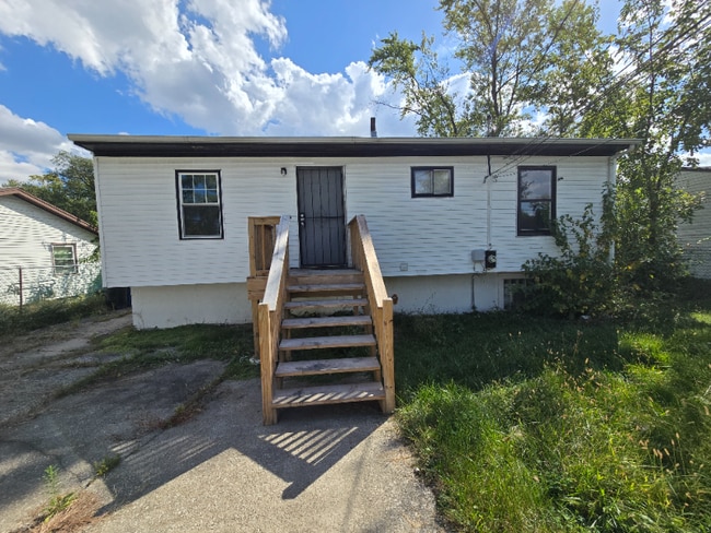 Building Photo - 619 Brookline St