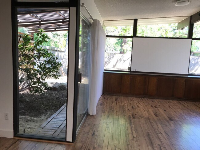 Building Photo - Sprawling 7 bedroom home available for sum...