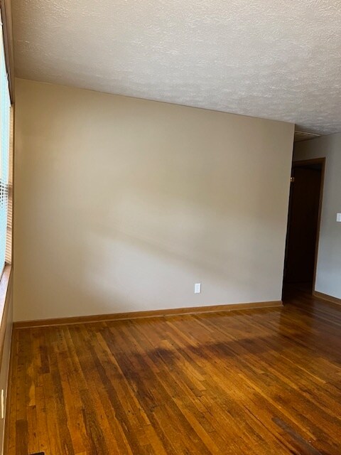 Building Photo - 2545 S Nettleton Ave