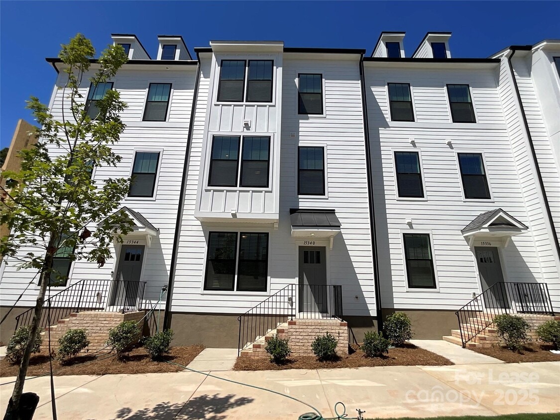Foto principal - 15340 Ballancroft Pkwy