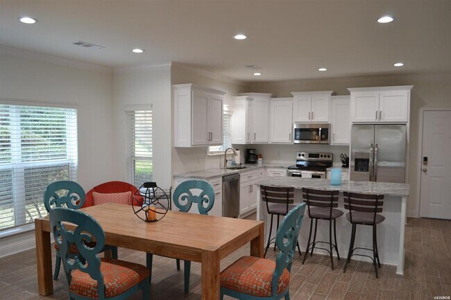 Building Photo - 402 Halteria Ln