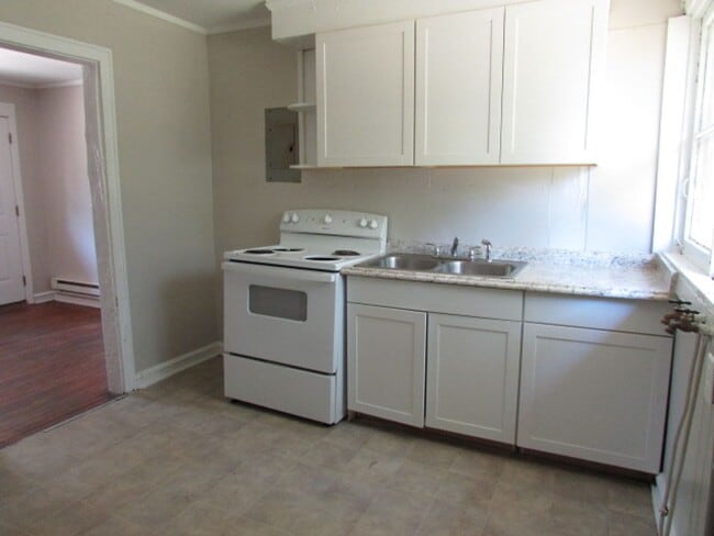 Building Photo - 223 Highland Ave