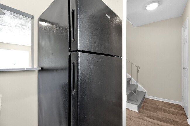 Foto del edificio - 2 Bedroom Townhouse Apartment- HUGE WALK IN CLOSET