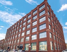 Building Photo - 312 N May St