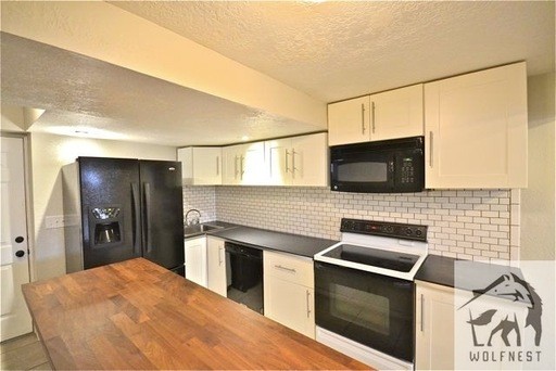 Primary Photo - Spacious 1 Bedroom Downstairs Apartment