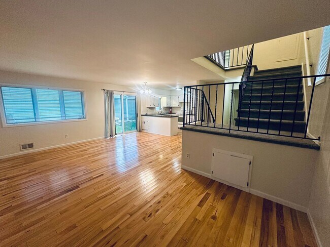 Building Photo - Beautiful 3-Bedroom Single Family Home wit...