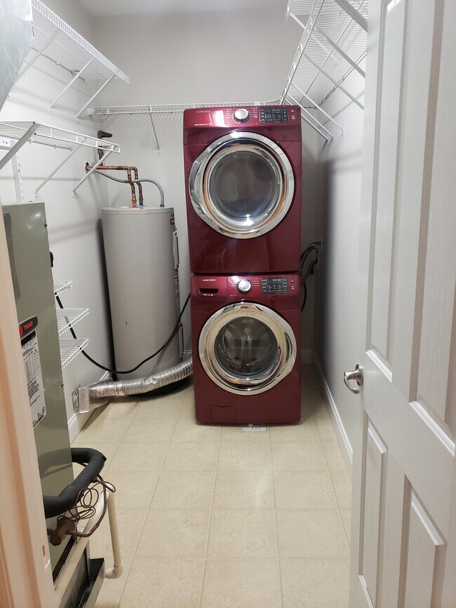 Laundry room - 2636 Suncrest Vlg