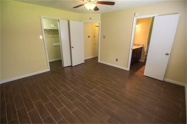 Foto del edificio - 12827 Careywood Dr