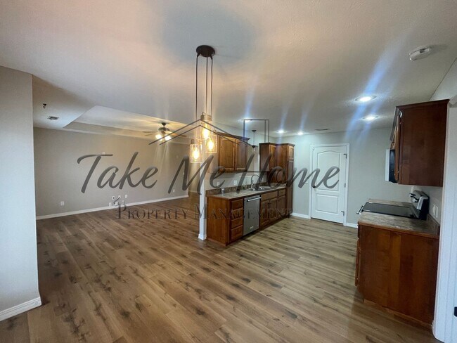 Foto del edificio - Modern 4-Bed, 2-Bath Home for Rent in Republic – 3-Car Garage & Private Fenced Yard