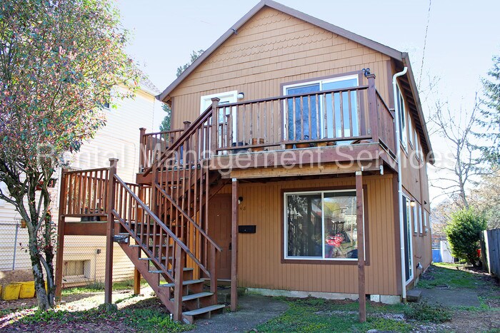 Primary Photo - 548 NE Tillamook St