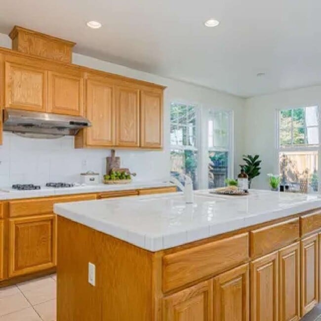 Building Photo - 9 Laurelwood Dr