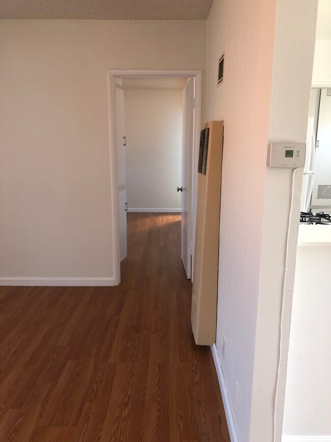Foto del edificio - 11828 Eucalyptus Ave