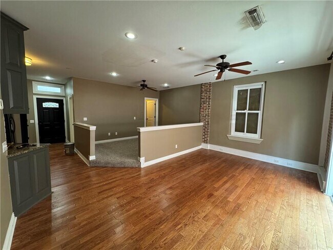 Foto del edificio - 21 E Center St