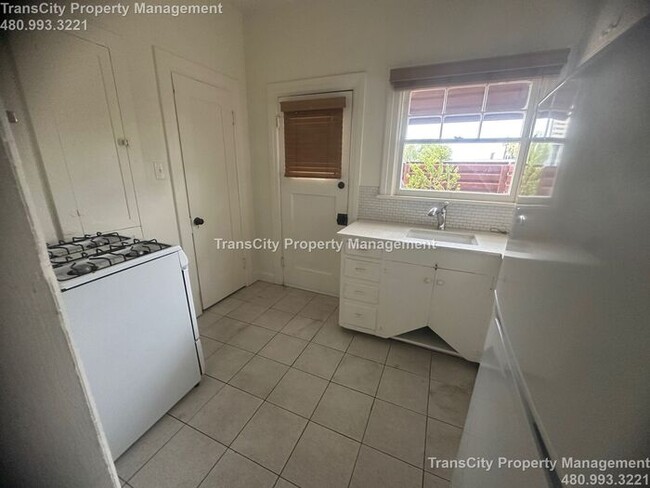 Building Photo - 1 Bedroom duplex 10th St and McDowell Phoenix