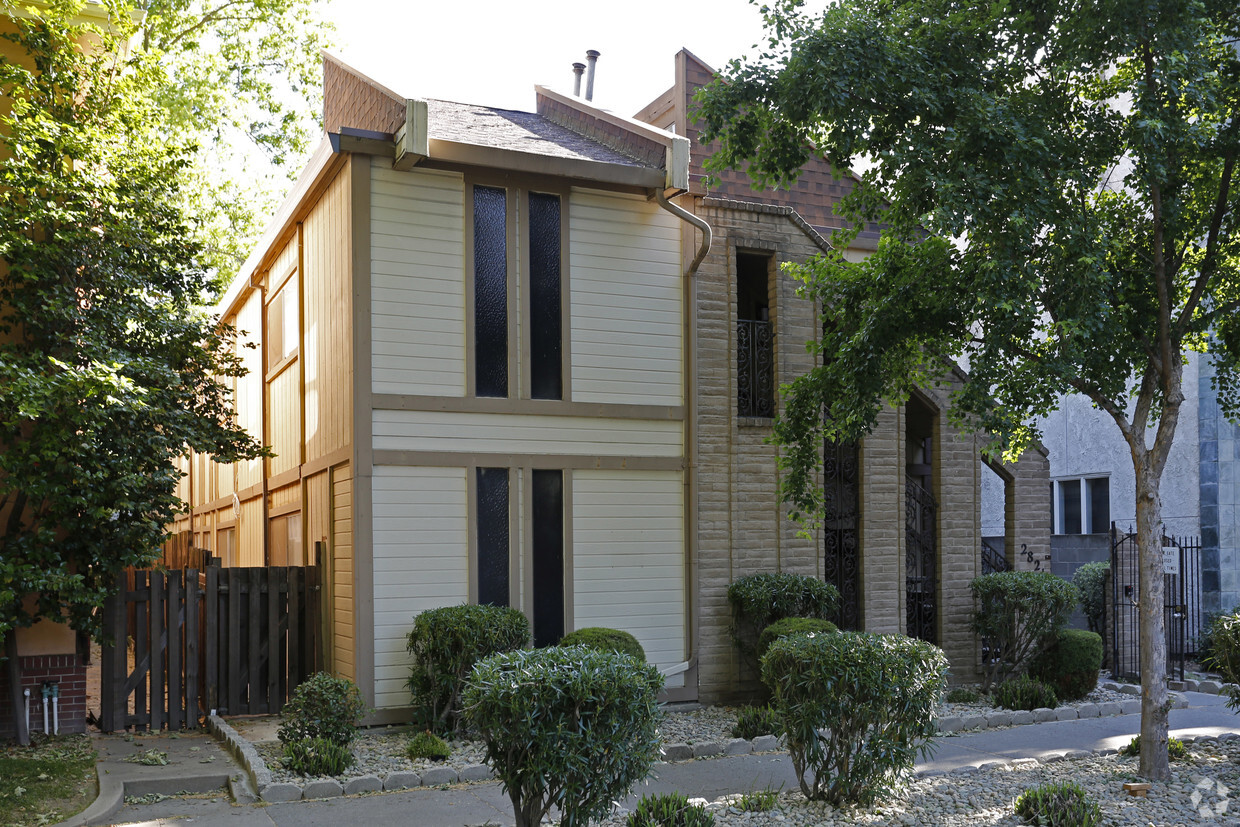 Building Photo - 2821 G St