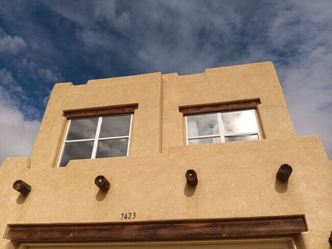 Foto del edificio - 3 Bedroom, 2.5 Bathroom Home! Schedule a Showing Soon!