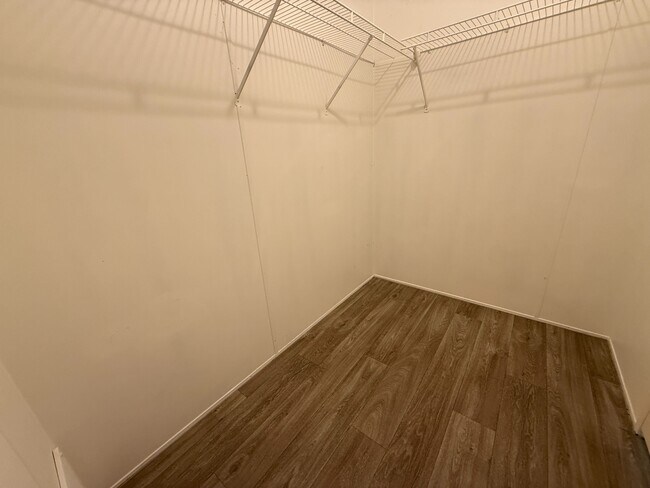 Foto del edificio - 3601 E Wyoming Ave