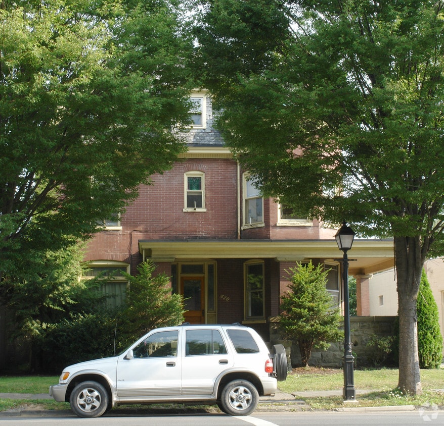 Primary Photo - 610 W 4th St