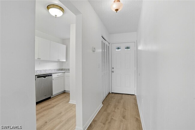 Building Photo - 5361 Treetops Dr