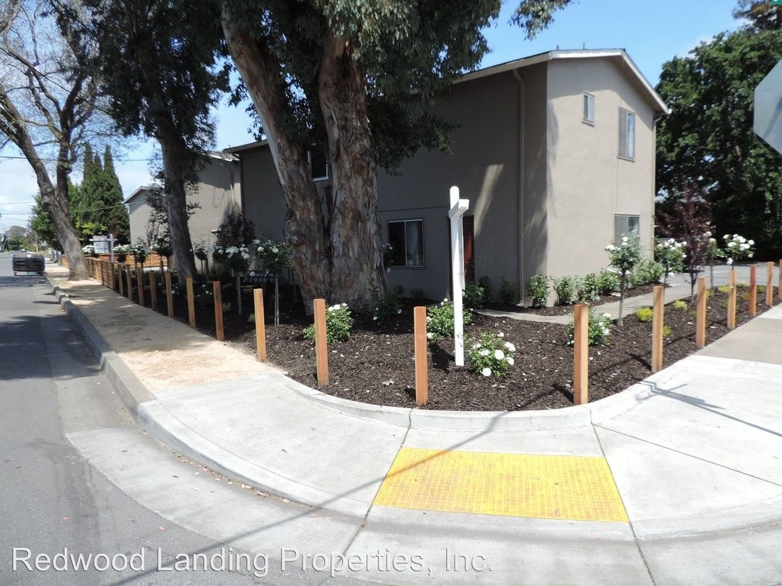 Primary Photo - 1101 Almanor Ave