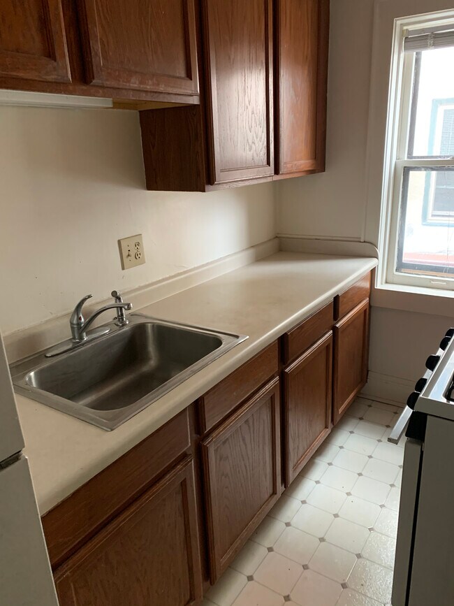 Foto del edificio - 4010 N Oakland Ave