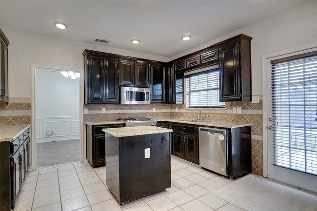 Foto del edificio - 617 Turtledove Ln