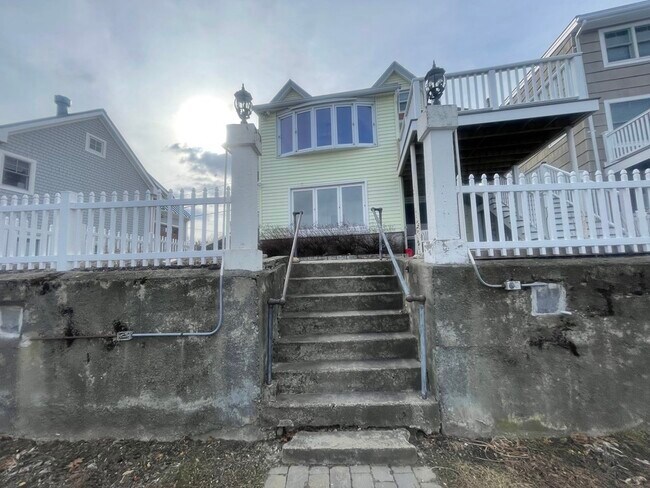 Building Photo - 147 Lake Ave