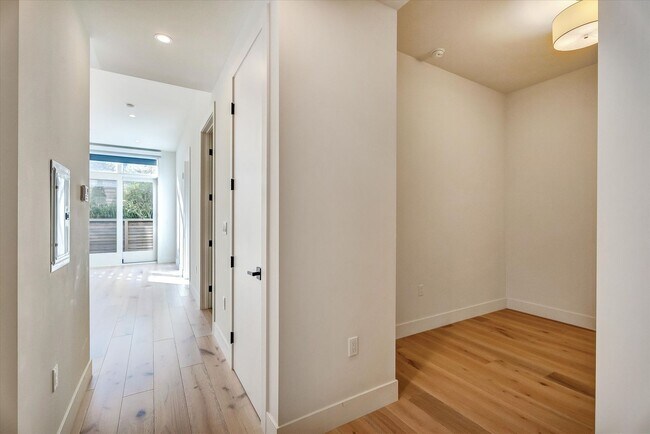 Building Photo - 369 18th Avenue