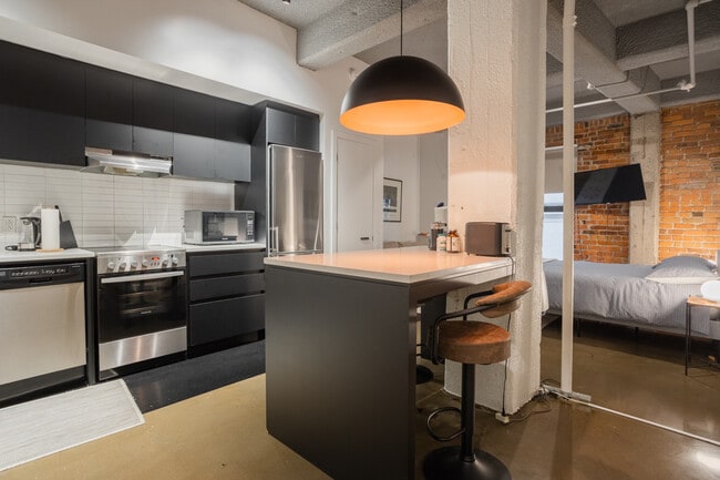 Building Photo - 110 Rue Sainte-Thérèse