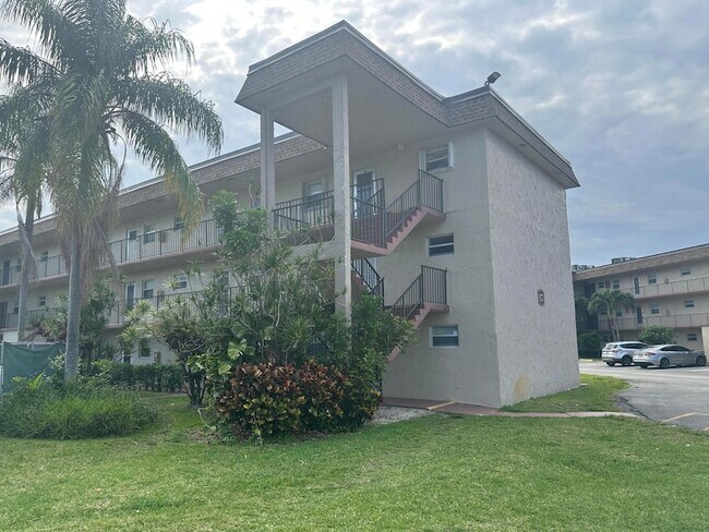 Foto del edificio - 715 Lori Dr