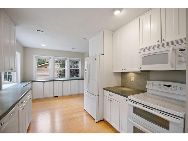 Foto del edificio - 5232 W 70th St