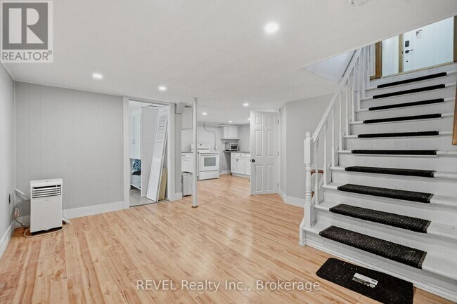 Building Photo - 76 Chestnut St