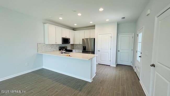 Building Photo - 47 Fieldfare Ln