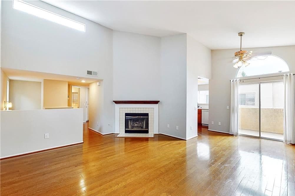 Primary Photo - 25120 Steinbeck Ave