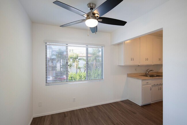 Foto del edificio - La Jolla / Village Area - Upstairs One Bedroom in the Village!