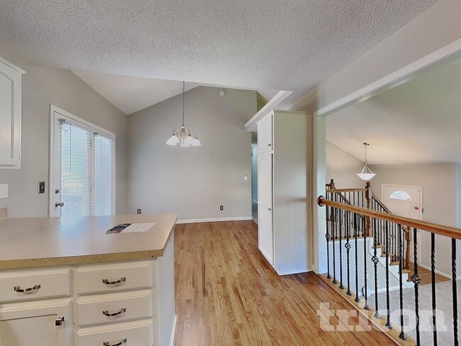 Building Photo - 327 Shenandoah Dr