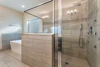 Building Photo - 806 Thornton Rd