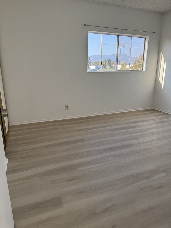 Foto del edificio - 2366 Bullard Ave