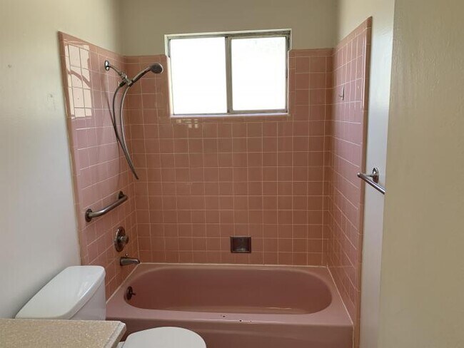Building Photo - 2 bedroom in San Francisco CA 94122