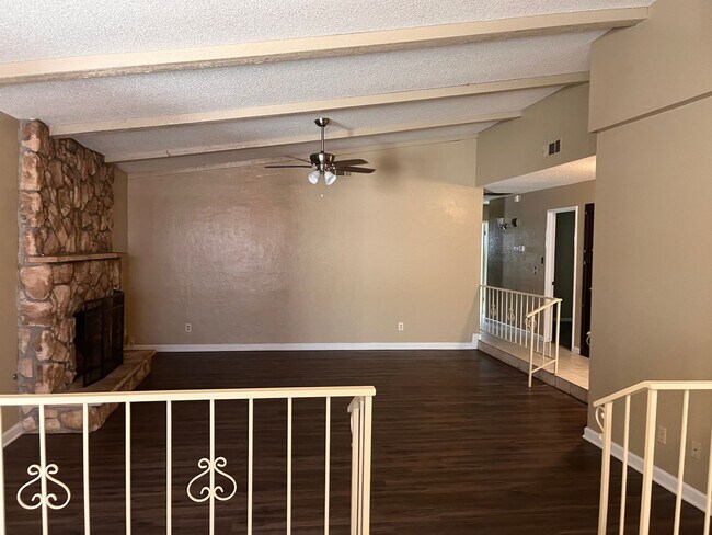 Foto del edificio - 1483 E Finch Ave