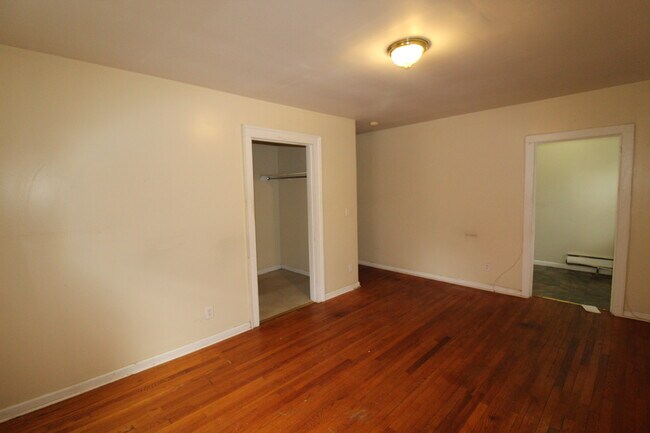 Building Photo - 179 Sigourney St