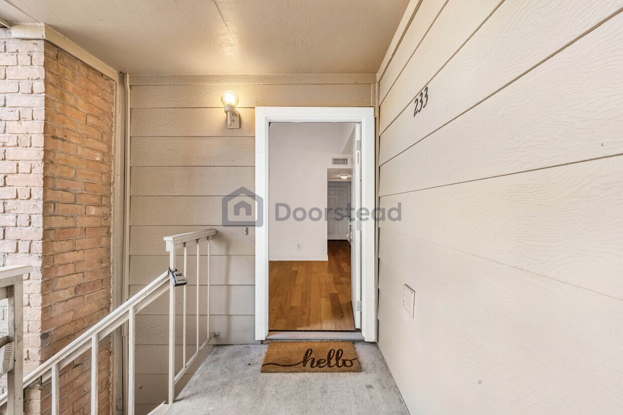 Primary Photo - 2120 Wilcrest Dr