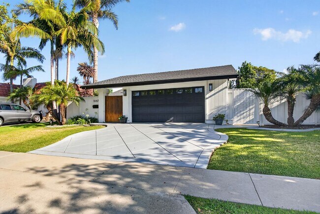 Building Photo - Sought After Mesa Verde Home